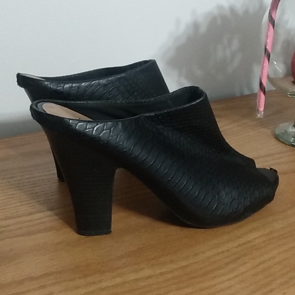 Black American Eagle Peep Toe Heels - Picture 3 of 7